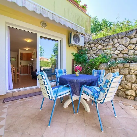 Apartment 50m Distant From The Sea