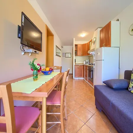 Apartment 50m Distant From The Sea
